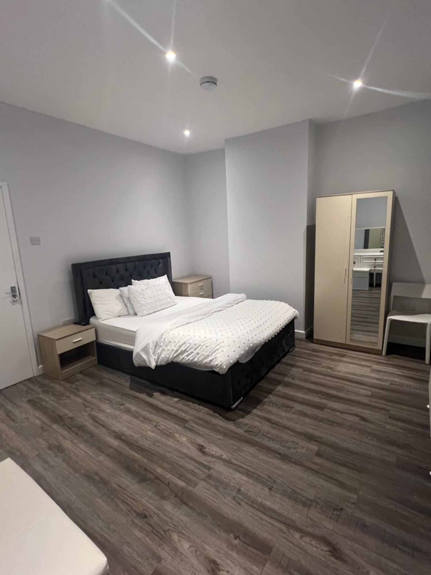 Spencer Bridge Rooms By Afl Northampton Bagian luar foto
